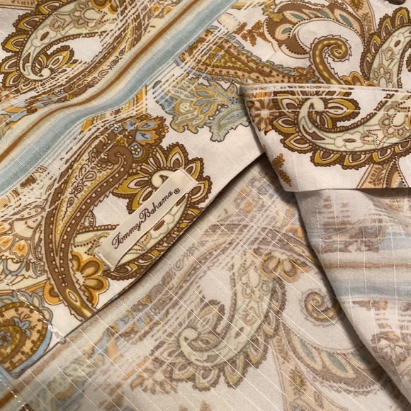 Gorgeous Tommy Bahama Paisley Print Button Down Shirt - Picture 3 of 10